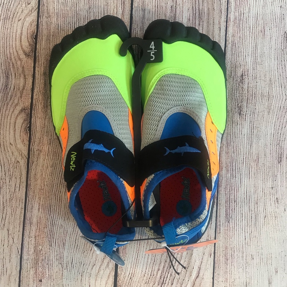 Big Boys Water Shoes Size 4-5 NWT